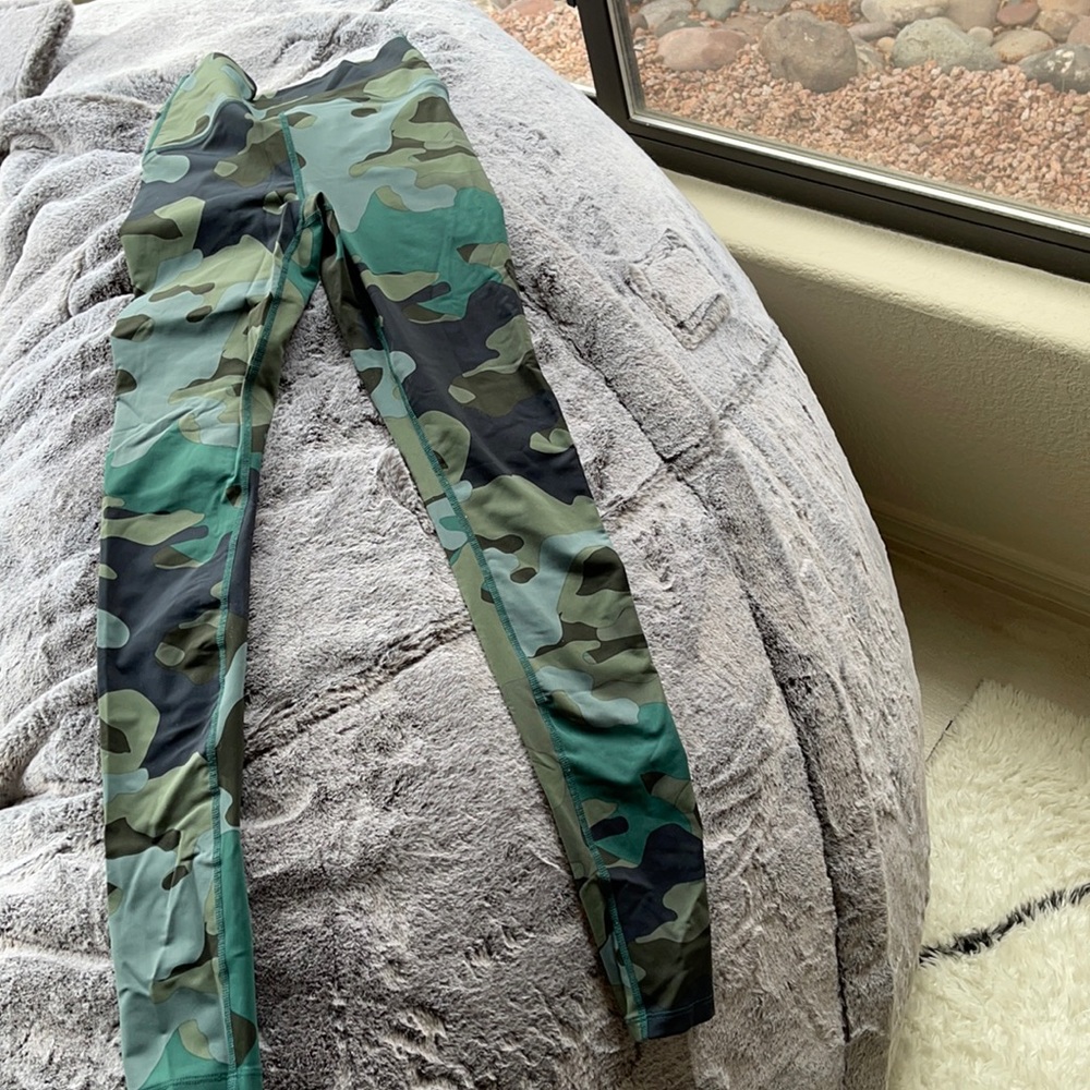 Carbon38 Camo Leggings